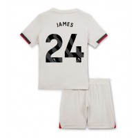 Stroje piłkarskie Chelsea Reece James #24 Koszulka Wyjazdowej dla dzieci 2025-26 Krótki Rękaw (+ szorty)